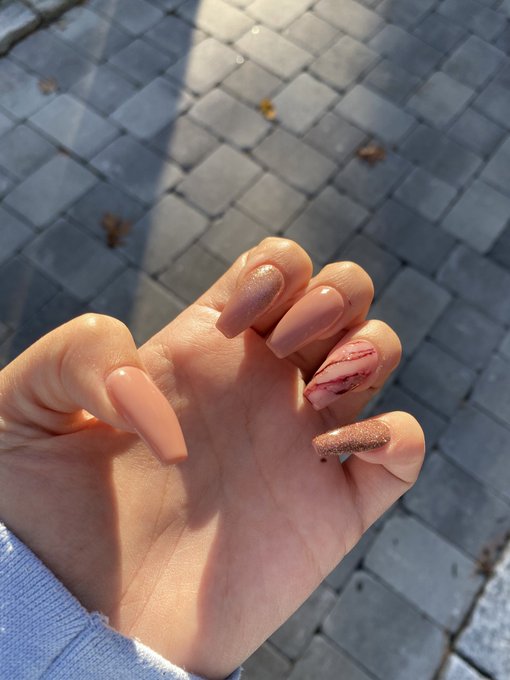 Always showing off my nails🤍 https://t.co/CJmyhdB8nn<a href="/tag/teamvinny"class="tags"><span>#teamvinny</span></a>