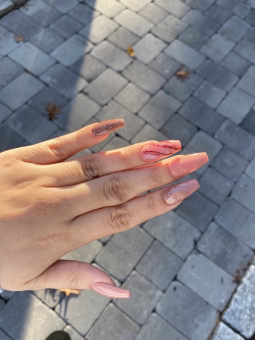 Always showing off my nails🤍 https://t.co/CJmyhdB8nn<a href="/tag/teamvinny"class="tags"><span>#teamvinny</span></a>