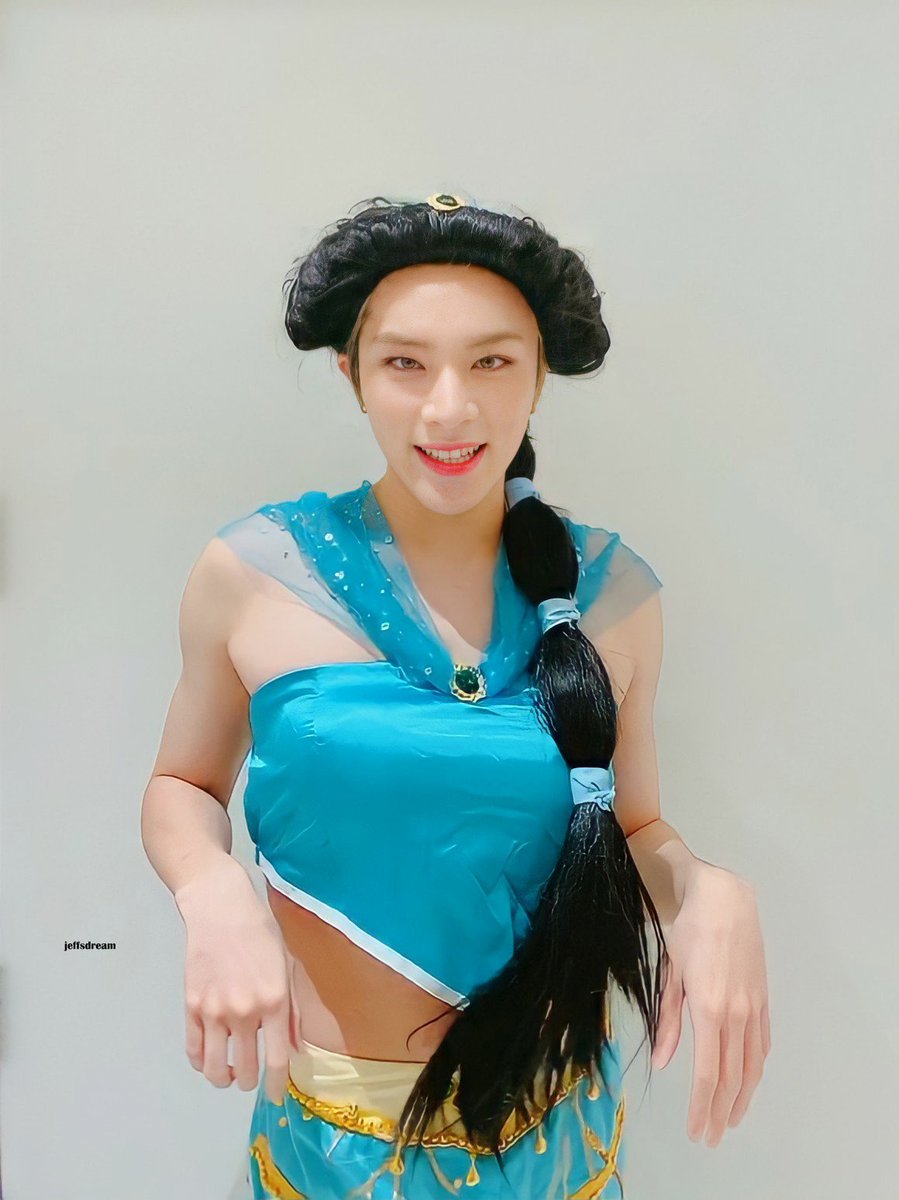 jeffsdream's tweet photo. 201029 

my prince and my princess 💙💙💪🏻💪🏻

#XIAOJUN #肖俊 #샤오쥔 #WayV 
#Princess #Jasmine #PrincessJasmine #wayvprincess https://t.co/bPTfZnsNd7