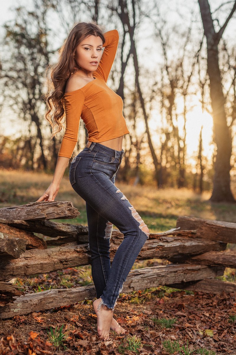 PhotosOnCall's tweet photo. Autumn Adventures with this Beauty
©2020 PhotosOnCall - All Rights Reserved (Brian Hanna)⁠
Booking: https://t.co/eYYxJIqbqo⁠
Model: @lolaeolson
*
#photoshootadventures #vintage #promodel #colortones #beautiful #muse #inspiration #stylish #beauty #classic #autumn #outdoors https://t.co/2IddOP8rp4