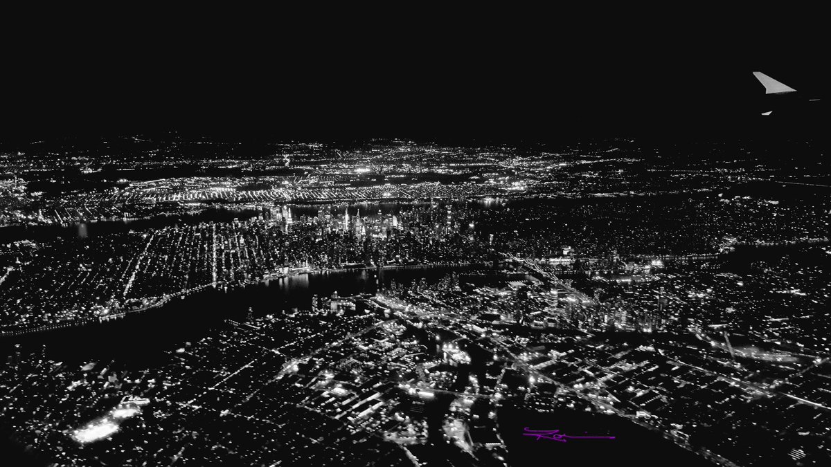 BrickCityPilot's tweet photo. Just serving up a little NYC on the approach into LGA 🗽 #Flight #FlightAttendant #FlightAttendantLife #CabinCrew #CabinCrewLife #Aviation #AACrew #ABCCrew #GayTravel #LGBTQTRAVELERS #LetsFly #FlyAAJets #American #AmericanAirlines #NYC #LGA #LaguardiaAirport https://t.co/OD978G9Buy