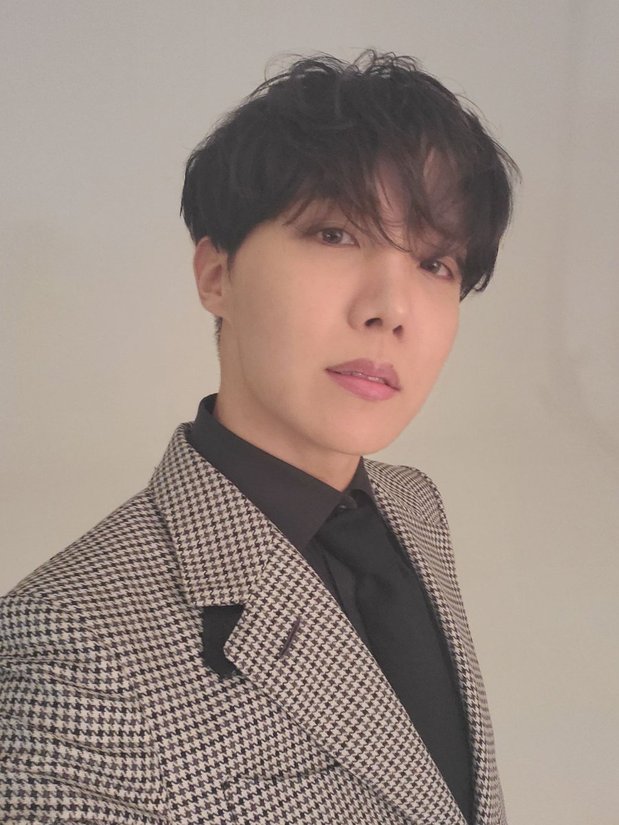 WideJungkook's tweet photo. Waiting for Jung Hoseok
Gonna wreck ma bias soon 🔥🔥😲 https://t.co/MqA9mHq2Tc
