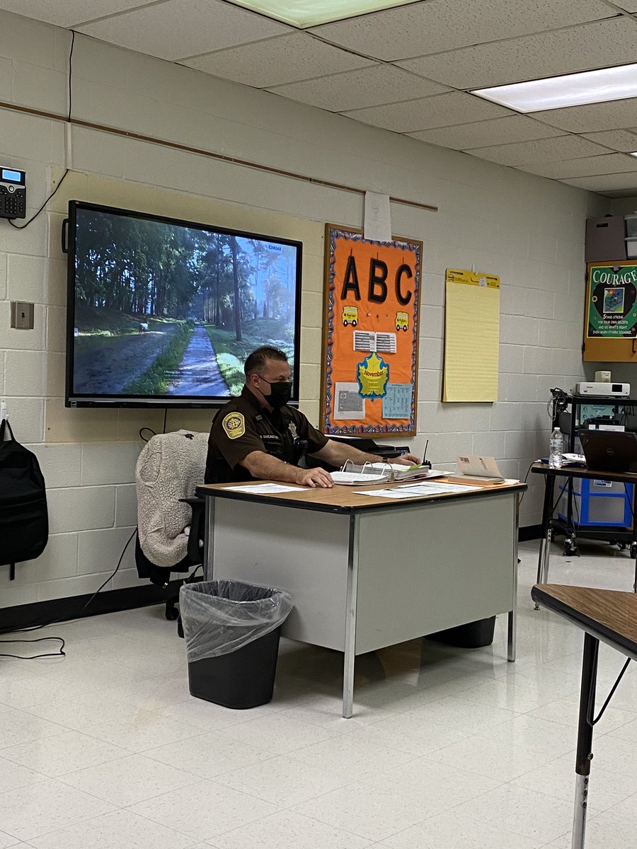 jwmscounselor's tweet photo. Thanks Deputy Darlington for giving a spelling test to a student today! Your creativity in using the words in sentences and your pronunciation was on point. #APRInspires @fcpsk12 @dodd_mega https://t.co/iRhJvxH4Oa