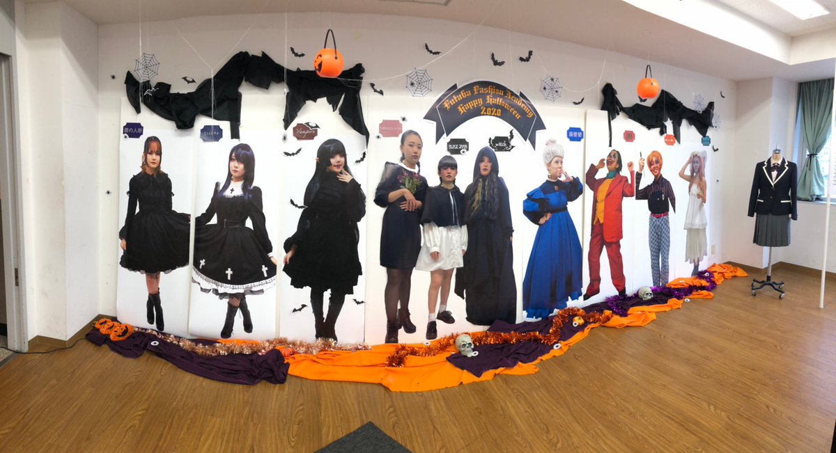 kichijoji2020's tweet photo. 二葉祭、二葉ファッションアカデミー高等課程。先日公開のハロウィンメイク、実物大展示公開中です。是非ご覧下さい。
#二葉祭 #二葉 #KICHIJOJI2020 #古屋学園 #ファッション #高校 #高等専修学校 #ファッション・スイーツ・調理を学べる #二葉ファッションアカデミー https://t.co/zHOt1zz2hP