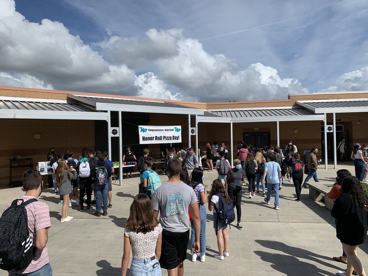 WestPortHigh's tweet image. We celebrated our A and A/B Honor Students today with subs and Powerades. Those students with Straight A’s also received a bag of chips. #thinkingdifferent #covidtookourpizza