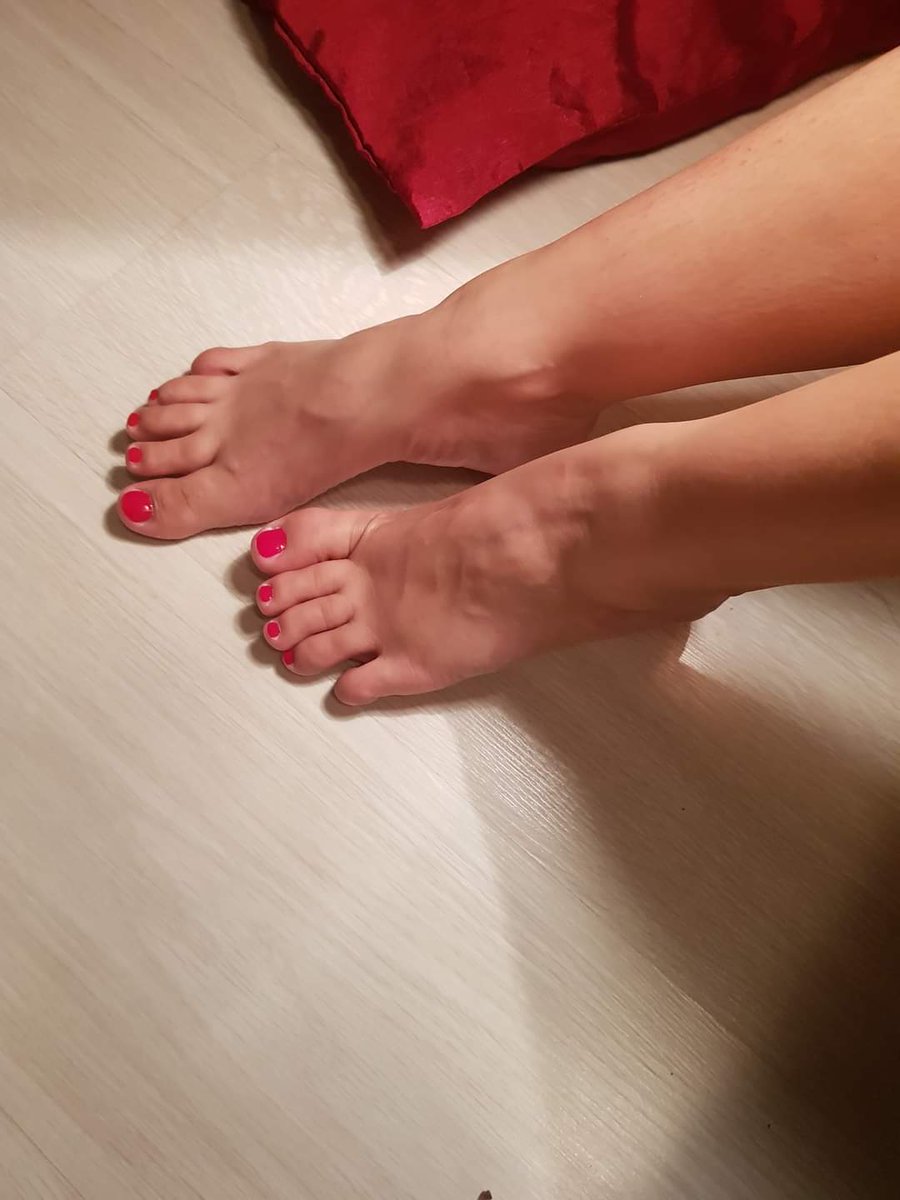 Coppia15's tweet photo. Buongiorno maialini #piedi #passionepiedi https://t.co/tKtT8WTvem