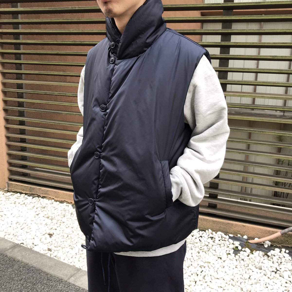 新入荷のARPENTEURからご紹介。 PRIMALOFT FILLED VEST ダウンより 