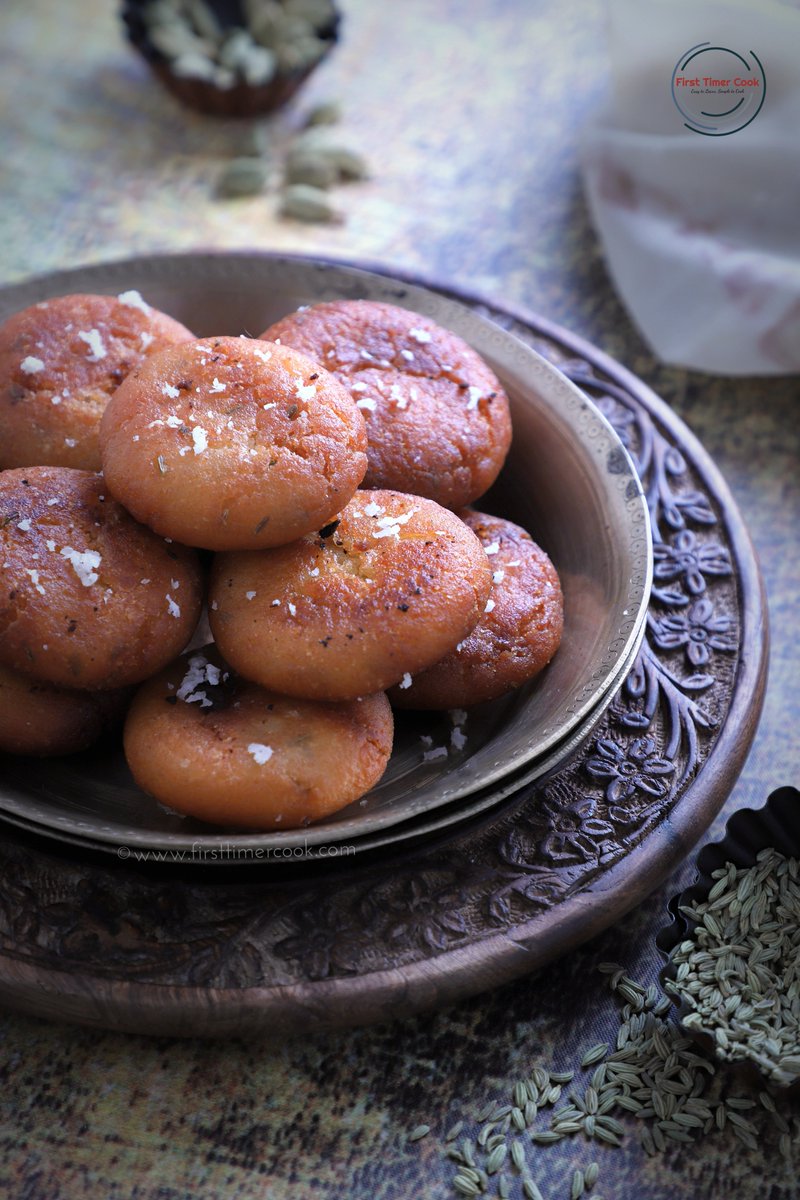 firsttimercook's tweet photo. #Sooji_kakera - deep fried sweet dumpling using semolina (sooji) with coconut stuffing, perfect for FESTIVE TIME & completely VEGAN too
Recipe https://t.co/d46N7j1s5l
#veganrecipes #veganfood #OdiaCuisine #DeepFrying
#Semolina #sooji #KakeraPitha #Jaggery #FennelSeed https://t.co/7oqyc3zopn