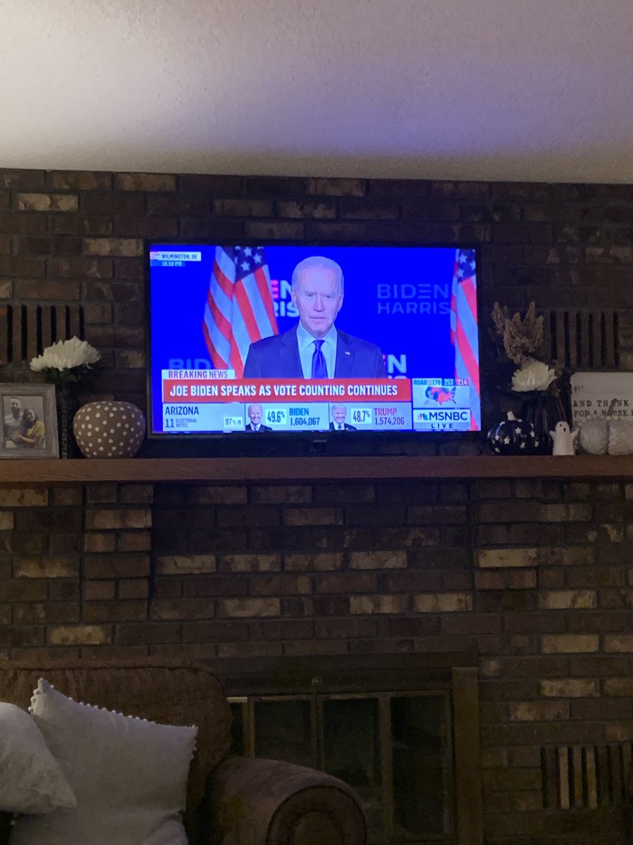 laurmcmillan03's tweet photo. Being addressed with โMy fellow Americansโ is MUSIC to my ears โค๏ธ๐๐ค๐บ๐ธ๐บ๐ธ๐บ๐ธ #PresidentialAF https://t.co/cqOLJl2cpy