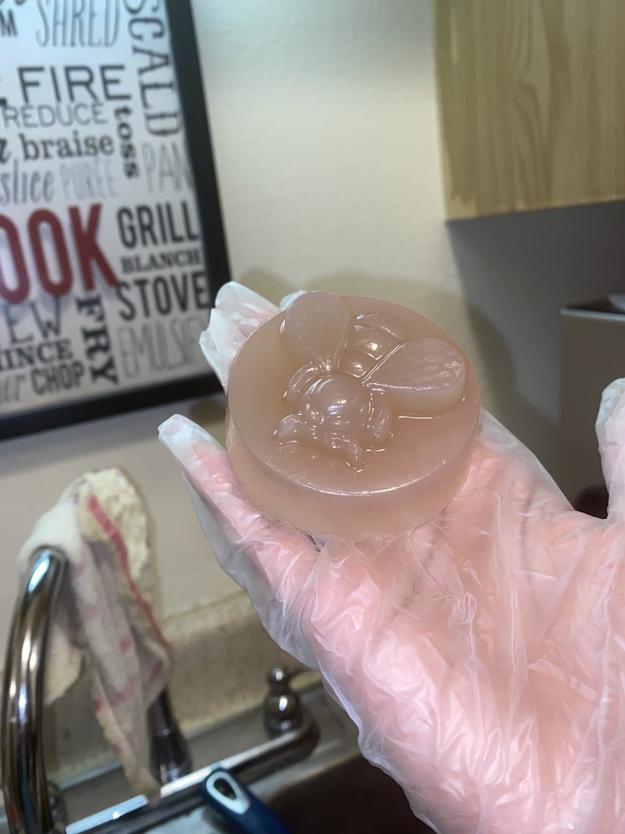 xlillie_rayne's tweet photo. Y’all want #radiantraynecosmetics to drop all organic soap bars or no? https://t.co/vWzuwZ2Z6t