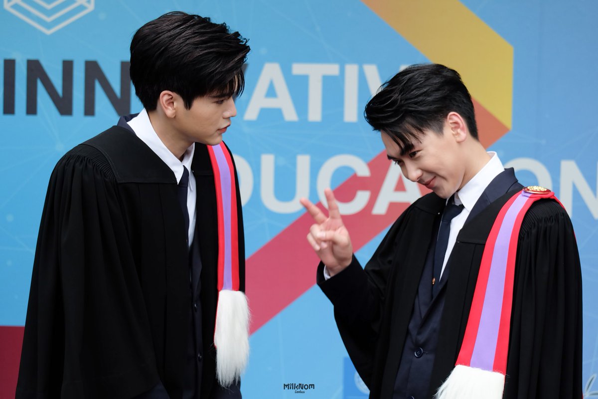 MilkNom505's tweet photo. ควันหลงงานรับปริญญา อาทิตย์ที่แล้ววว 😆 @Markjrtn
@mean_nevernika #MarkMeanGraduationDay #มาร์คมีน https://t.co/Ruqpgm7MtF