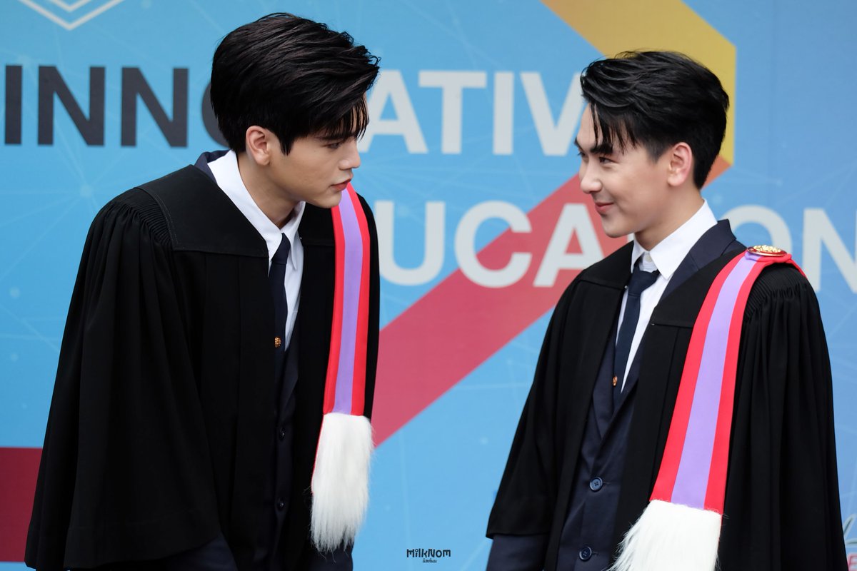 MilkNom505's tweet photo. ควันหลงงานรับปริญญา อาทิตย์ที่แล้ววว 😆 @Markjrtn
@mean_nevernika #MarkMeanGraduationDay #มาร์คมีน https://t.co/Ruqpgm7MtF