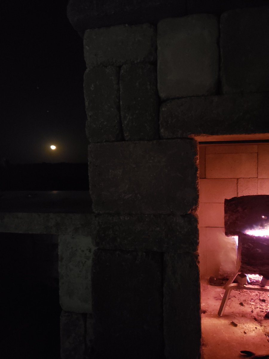 mindydohrman's tweet photo. Another great moon tonight and a perfect night for a fire! #sunsetridge https://t.co/xKOi6w7lSu