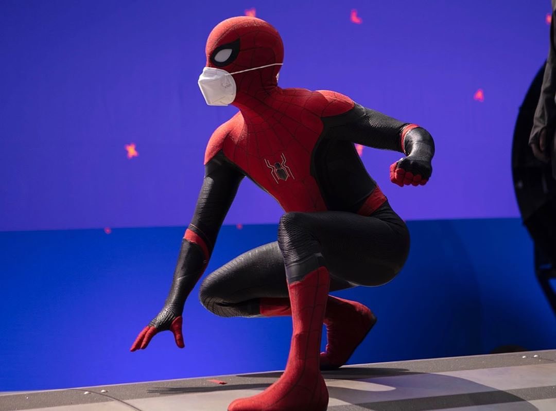 “Use máscara. Eu estou usando duas” — Tom Holland via Instagram!

Primeira foto de Homem-Aranha 3 divulgada pelo próprio ator.