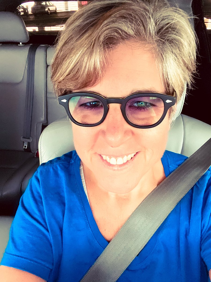 DianaDeAvilaArt's tweet photo. Decided it was time to add some new specs to my life after an RX adjustment of prism . #moscot #moscotnyc @MOSCOT #lemtosh https://t.co/b17RazKpwk