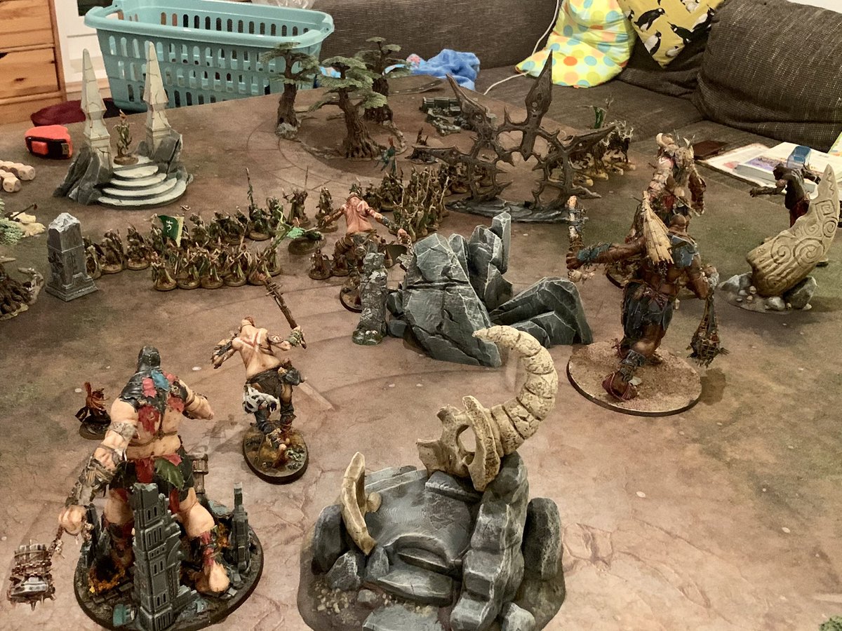 groje's tweet image. Sold my Wanderers and the buyer gave them a good bye game against my Gargants. #SonsofBehemat Battletome battleplan was great fun,  Warstomper &amp;amp; Krakeneater could reach their treasures. Afterwards a round of Warcry against the cat 🙀 #ageofsigmar #warcry #WarhammerCommunity