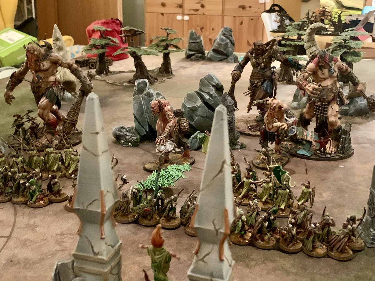 groje's tweet image. Sold my Wanderers and the buyer gave them a good bye game against my Gargants. #SonsofBehemat Battletome battleplan was great fun,  Warstomper &amp;amp; Krakeneater could reach their treasures. Afterwards a round of Warcry against the cat 🙀 #ageofsigmar #warcry #WarhammerCommunity