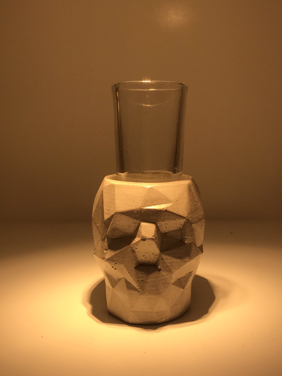 ivonneluque's tweet photo. Voy a rifar esta macetita/tequilero de calavera, lo único que tienes que hacer para ganar es darle RT a este tuit, el domingo elijo ganador/a 🤩🤩🤩 https://t.co/OHcWyNnMns