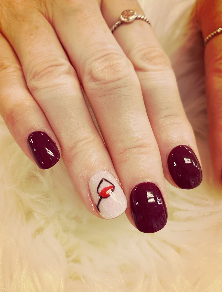 PoundingGrapes's tweet photo. I be most adventurous (just a little #sharkdiving, #skydiving, try to cook kinda crazy chickie) 🤪 So after work on a Friday I had to try something different - #wine #nailart! 😜🍷 Too much fun & OMG their new massage chairs are to die for! 😆
#winelover #mani #naildippowder https://t.co/cPZCKEFP85