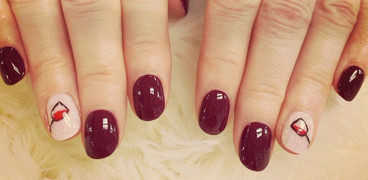 PoundingGrapes's tweet photo. I be most adventurous (just a little #sharkdiving, #skydiving, try to cook kinda crazy chickie) 🤪 So after work on a Friday I had to try something different - #wine #nailart! 😜🍷 Too much fun & OMG their new massage chairs are to die for! 😆
#winelover #mani #naildippowder https://t.co/cPZCKEFP85