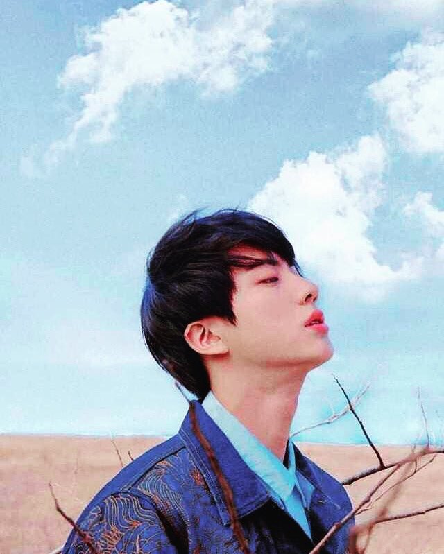 PurpleEyes_17's tweet photo. 🎶 Maybe I, I can never fly
I can’t fly like the flower petals over there
Or as though I have wings
Maybe I, I can’t touch the sky
Still, I want to stretch my hand out
I want to run
Just a bit more🎶
#worldwidehandsome #awake #bts #방탄소년단 #김석진 #btsjin #mamajin https://t.co/EcKFuZKCvN