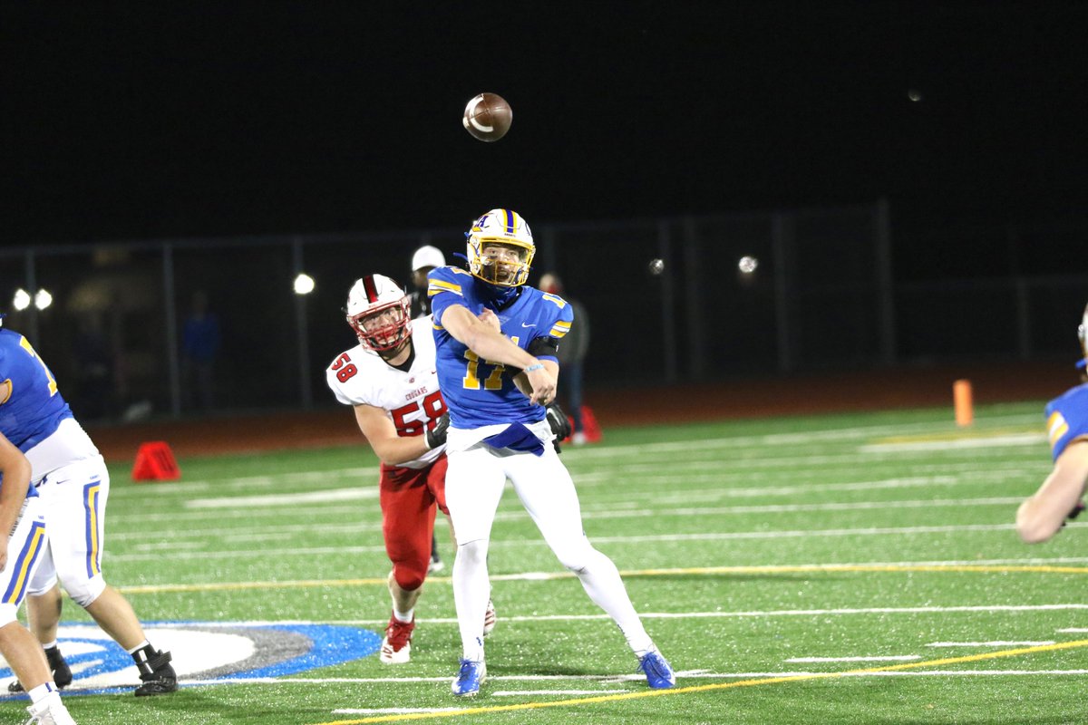 laplante71's tweet photo. Highlights from tonight's 49-21 home win for @StmaFB over Centennial. 

@StmaAd 
@davidcollins318 @jdrob1nsk1 https://t.co/O8l9UN7EZO