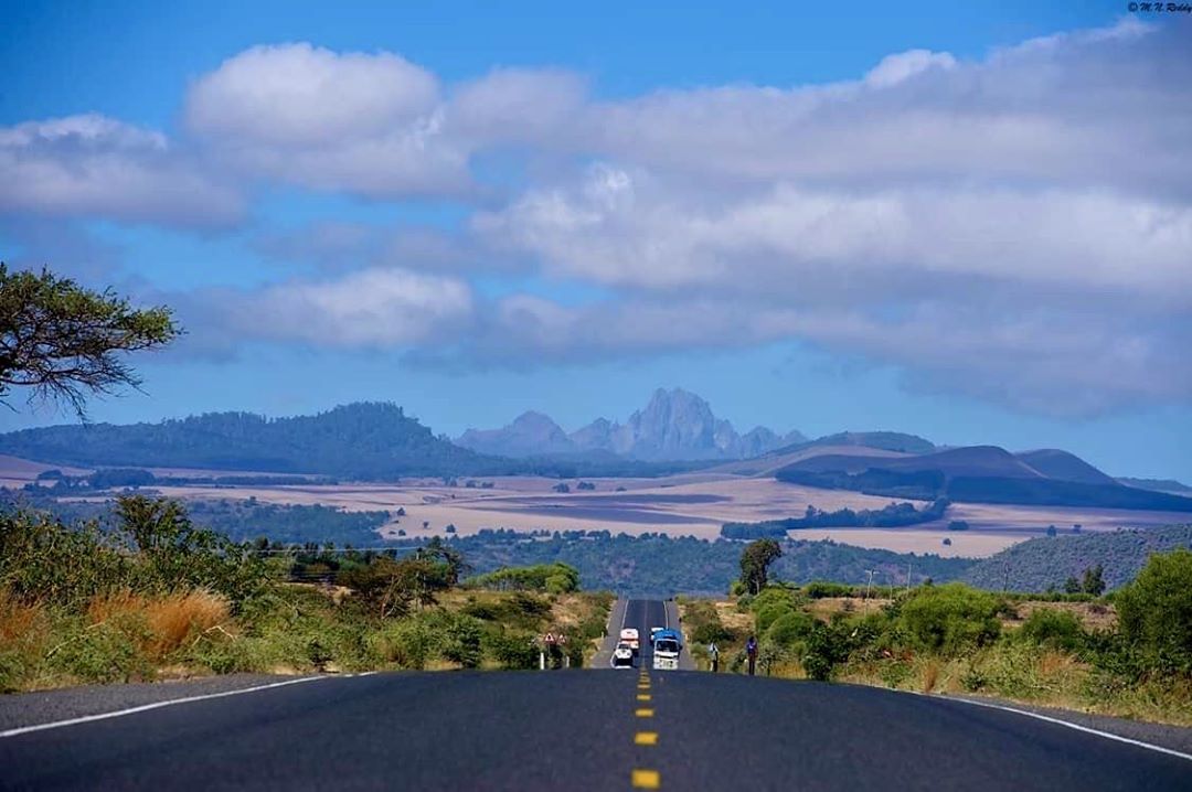 TembeaIsiolo's tweet photo. Facing Mt. Kenya from Isiolo County.

📸 by Mali N Reddy

#TembeaKenya #TembeaIsiolo #MagicalKenya #LocalTourism 

 https://t.co/3GZ5qtGjtR https://t.co/dA0ybIAxgB