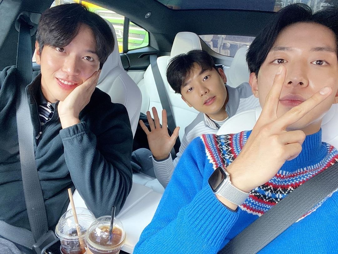 강민혁 Kang Minhyuk Instagram 11 7 Jungshin Updated His Ig Account Wz Minhyuk Yonghwa Mr Kanggun 강민혁 Kangminhyuk カンミンヒョク Jungyonghwa 정용화 ジョンヨンファ Leejungshin 이정신 イジョンシン T Co Jpcxfof5cv