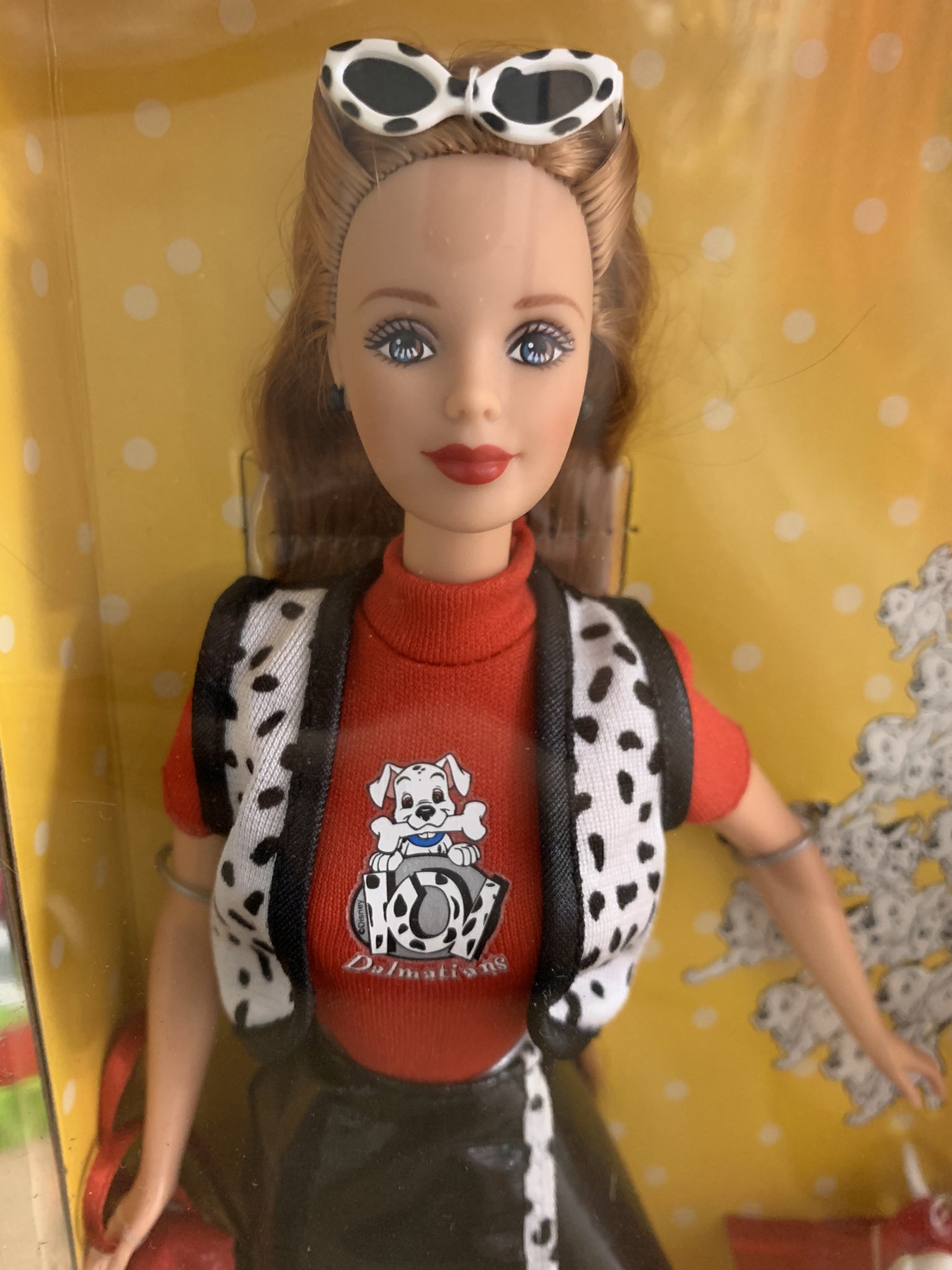 クルエラ・ド・ヴィルディズニー101匹わんちゃんバービー人形