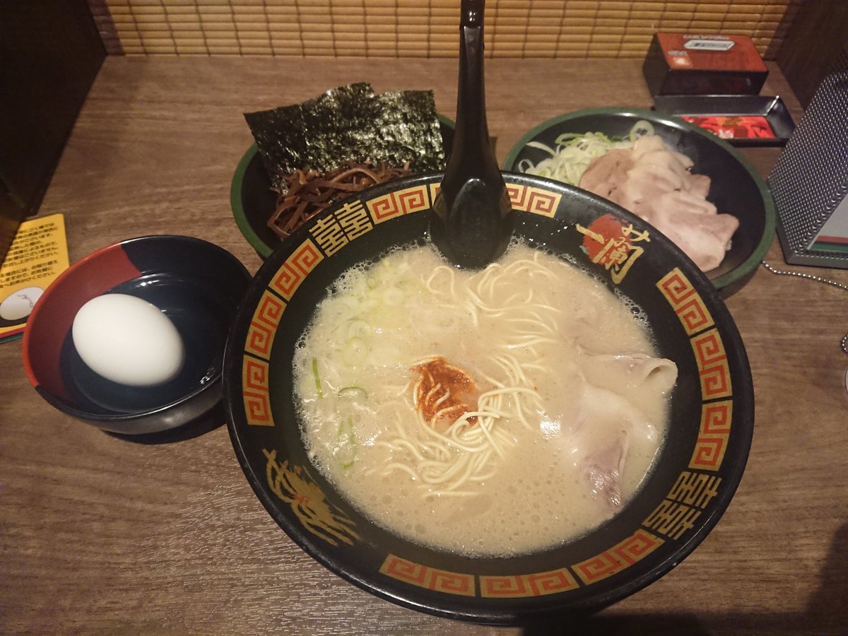 4BPM_EE's tweet photo. ダイナミック一蘭 https://t.co/cSVkhRD73A