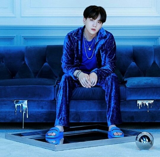 bangpiemsepgu's tweet photo. I'm not yoongi stan but its hurt
6 months without yoongi is sad and painful i miss him so much but its okay 
Your health is more important 
Army's will wait for you 
Because BTS is not a BTS without you #GetWellSoonSuga
#SUGA #GetWellSoonYoongi #WeLoveYouYoongi @BTS_twt 
#BtS0T7 https://t.co/No3w8z9ceH
