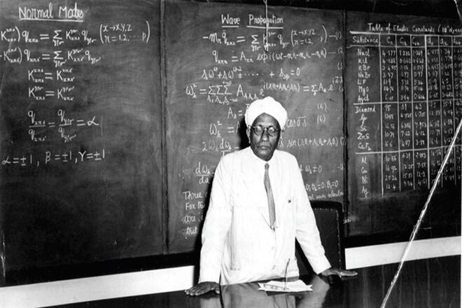 DDNewslive's tweet photo. Nation remembers Nobel laureate and Bharat Ratna #CVRaman on his birth anniversary, known for his discovery of Raman Effect and first Asian to win a Nobel prize for Physics in 1930 https://t.co/wRn4oEu5Hh