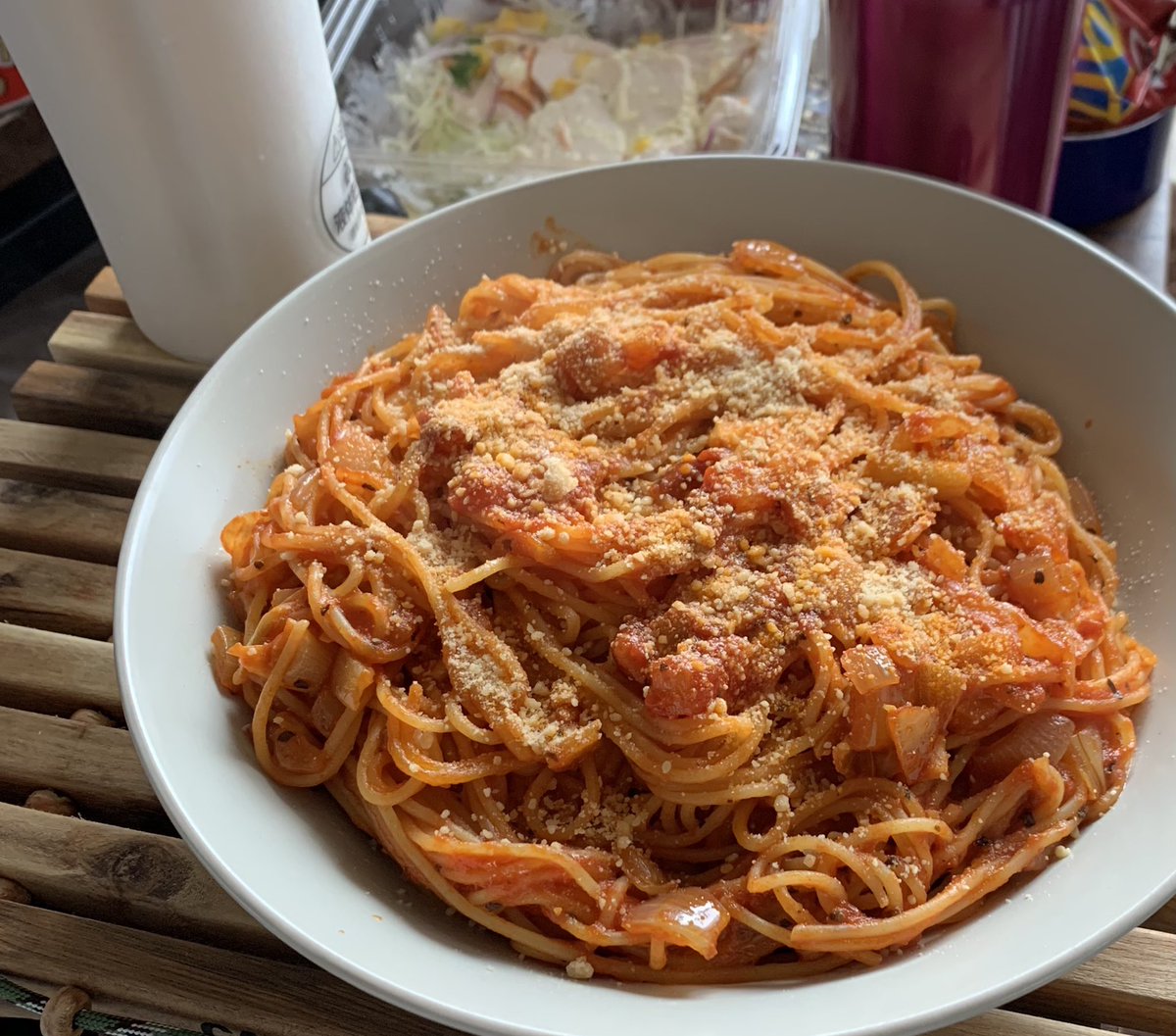 喧々 おそようございます 11時過ぎまで寝てました 久しぶりにポモドーロをちゃんと作りました ニンニクたっぷりでね 1 4mm 0gはちょっときつかった お腹ぱんぱん ちょっと煮詰め過ぎたので残りはトマトペーストとトマトジュースで調整します