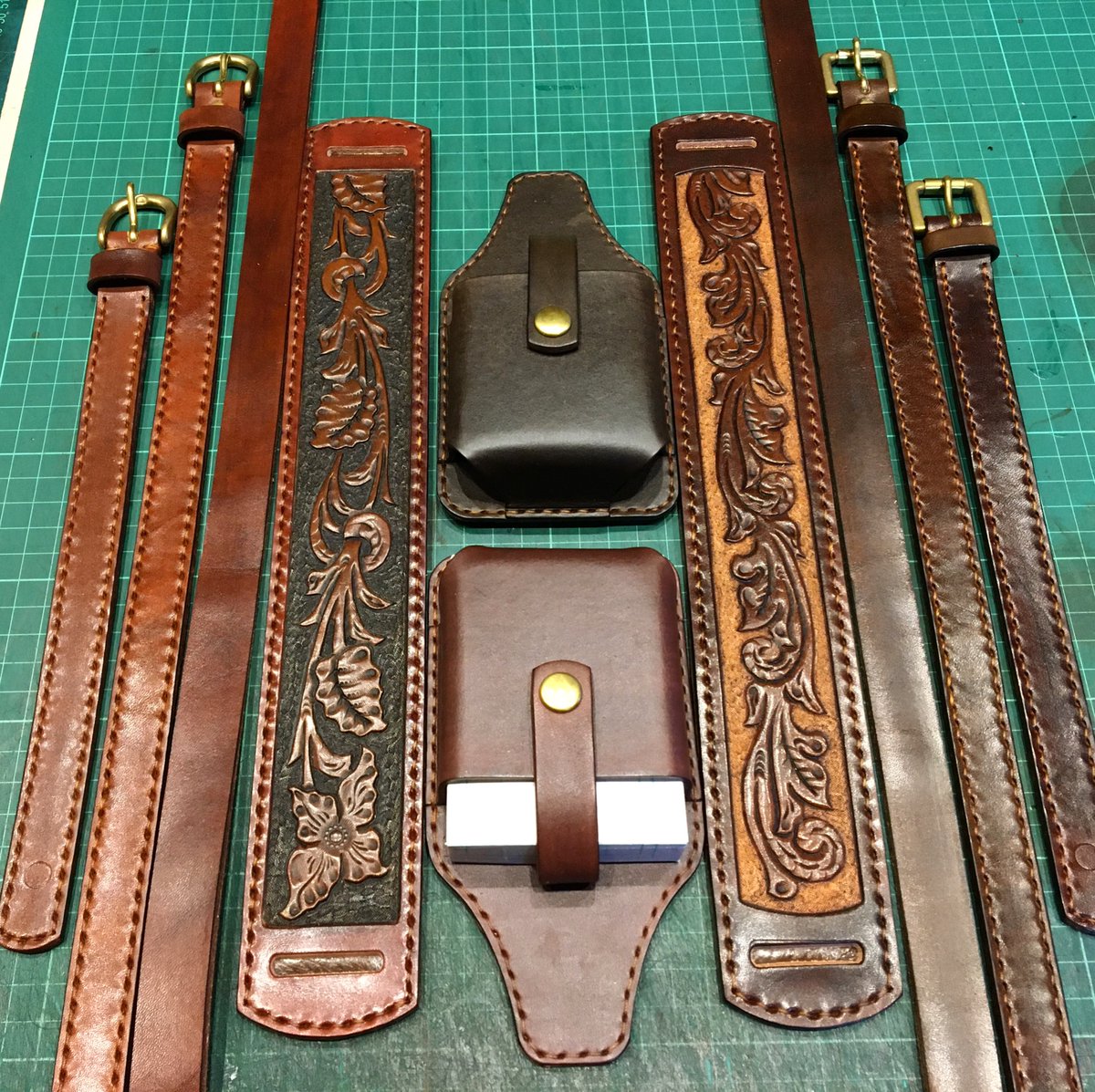 WizardLeather's tweet photo. ストラップとセットでワイヤレスの送信機ケースも製作。
#wizardleather #wizardleatherstraps #transmittercase #shurewireless #ordermade #handmade #handsewn #handcarved #handdyed #guitarist #bassist #guitarplayer #bassplayer #guitargirl #bassgirl #bluesguitarist https://t.co/Mpk1x5bqEt