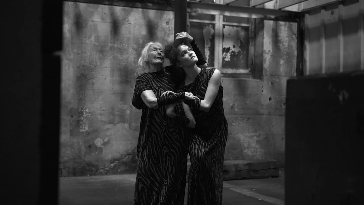 Brigidmcl's tweet photo. On the eve of our favourite creative; the ever inspiring Eileen Kramer’s 106th Birthday, we invite you watch Eileen Kramer and Sue Healey's latest creation 'Lady of the Horizon'!
https://t.co/ms5mpvWZK9 https://t.co/nhnmr2Ff5q