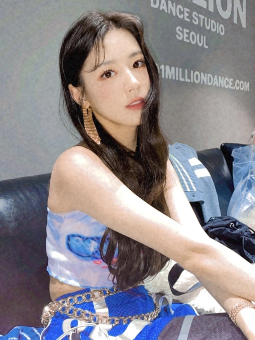 official_i_dle's tweet photo. [#미연] K/DA 와 원밀리언이 함께한 안무영상!!ㅎㅎ즐겁게 봐주세요🥰 https://t.co/LniQ1YvZkH