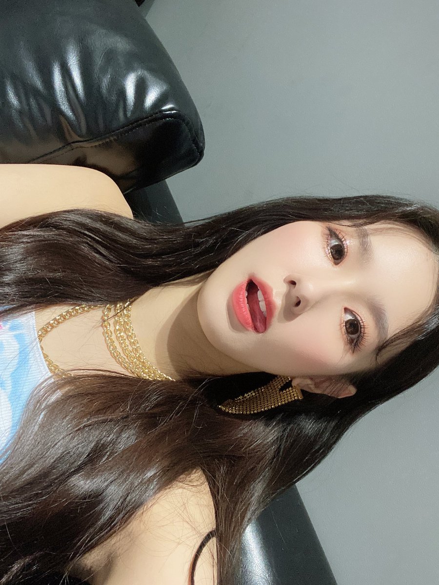 official_i_dle's tweet photo. [#미연] K/DA 와 원밀리언이 함께한 안무영상!!ㅎㅎ즐겁게 봐주세요🥰 https://t.co/LniQ1YvZkH