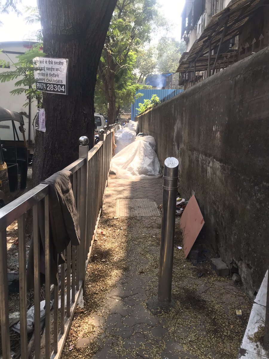_y2cry's tweet photo. #missingfootpath Entire footpath of RP rd near Ashok Sukharam Bhalerao chowk Mulund(W) is blocked by garbage bags @mybmcWardT @mybmc @mybmcSWM @mihirkotecha @CMOMaharashtra @GangadhareBJP_ kindly make footpath available to pedestrians @mulund_info @MulundMumbai @Mymulund_mumbai https://t.co/9AZHNmYiS6