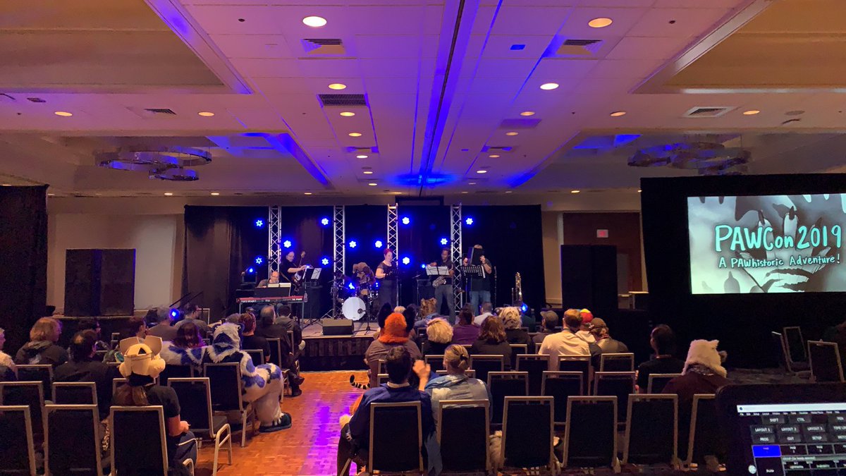 lekolightfox's tweet image. #PAW2019