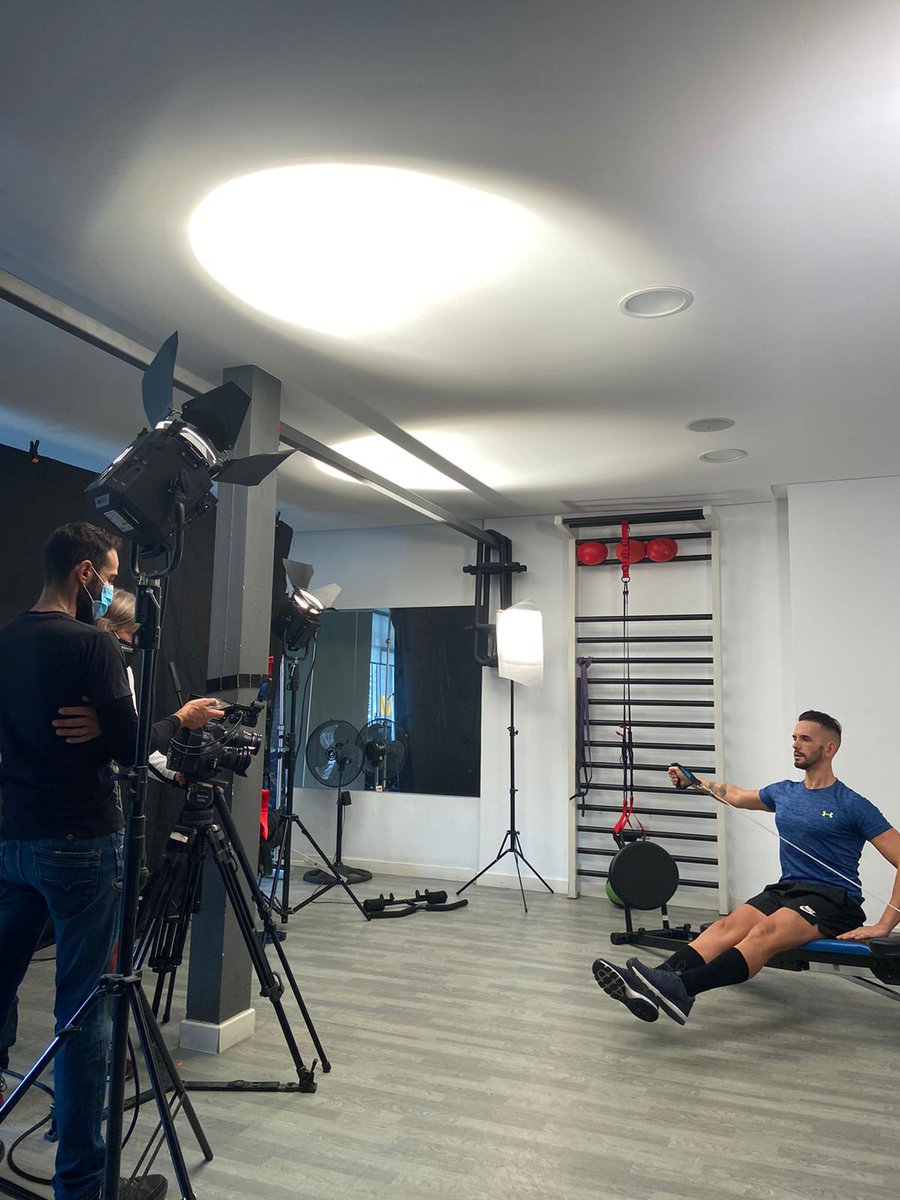 98gravitymadrid's tweet photo. Esta semana hemos estado de rodaje con @TotalGym y la máquina de Chuck Norris 💪 Si quieres tener todo un gimnasio en tu casa... ¡¡¡tienes que conocer la Totalgym XLS!!!

#GravityMadrid #TotalGym #DeRodaje #MakingOf #CámarasAcción https://t.co/3azDDjJjkr