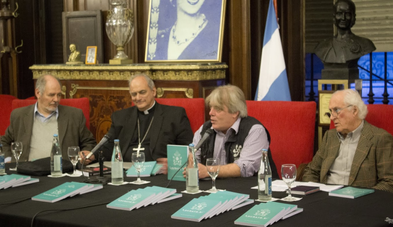 La memoria ambiental d nuestro pueblo y 1 d los mejores custodios d la Casa Comùn, nos guia ahora desde el cielo. Su legado a favor d la ecología social y d una sociedad justa, inclusiva y sustentable,serà bandera d las próximas generaciones. Aprendì mucho de vos.