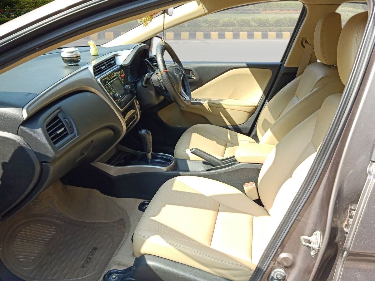 AutoAdvisorInd's tweet photo. 𝐇𝐎𝐍𝐃𝐀 𝐂𝐈𝐓𝐘 𝐕𝐗 𝐂𝐕𝐓 𝟐𝟎𝟏𝟔 𝐏𝐄𝐓𝐑𝐎𝐋
𝘾𝘼𝙇𝙇 𝙊𝙉: 92781-21021.

#AutoAdvisor #AutoAdvisorIndia #PreOwndCar #UsedCar #BuySellCar #CertifiedCar #HondaCity #HondaCityVXCVT #CNG #petrol #Automotive 
💻 https://t.co/ZBj6GV5DBK 
📧 admin@autoadvisorindia.com https://t.co/rn1DbmgzmP