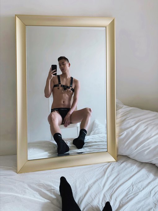 2 pic. Good morning babies, do you guys also like to wear harness for sex as well ? I’m new for it ,