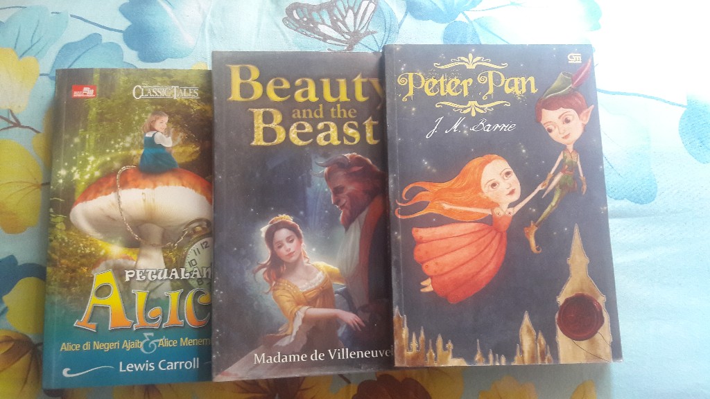 🍭 GIVEAWAY!!! 💣💥
GA hari ini ada 3 buku anak klasik kesayangan yg sering diadaptasi jd movie dll.
Syaratnya cukup like dan rt aja. Komen jg boleh. Silakaaaannn..... ❤

#NovGiveaway (4):
- Peter Pan/JMBarrie
- Beauty & Beast/deVillenueve
- Alice/Lewis Carrol
Preloved.