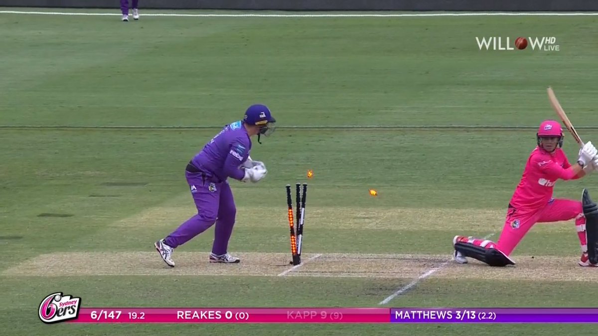 willowtv's tweet photo. Kapp, out Stumped behind by Priest.

#SYSW 147-6 (19.2) 

#WBBL #WBBL06 #WBBL2020 #SydneySixersWomen #HobartHurricanesWomen https://t.co/sJxRmT9YEu