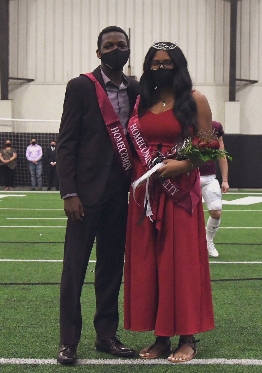 WylieDramaDir's tweet photo. Congratulations to our #wylietheatre HOCO winners! Julia J. and James as Junior Prince and Princess and Nick as Senior Prince as Julia H. as Homecoming Queen!! -#AHMO  #wisdfinearts https://t.co/jQNz0rNt8l