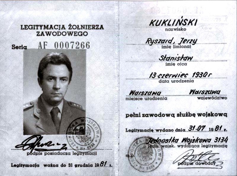 WBH_2016's tweet photo. 39 lat temu - w nocy 7/8 listopada 1981 r. z PRL ewakuowany został wraz z rodziną pułkownik Ryszard Kukliński, oficer Sztabu Generalnego LWP, który przekazał CIA informacje o przygotowaniach do wprowadzenia stanu wojennego w Polsce oraz inne plany operacyjne Układu Warszawskiego. https://t.co/2CKhBEHhRv