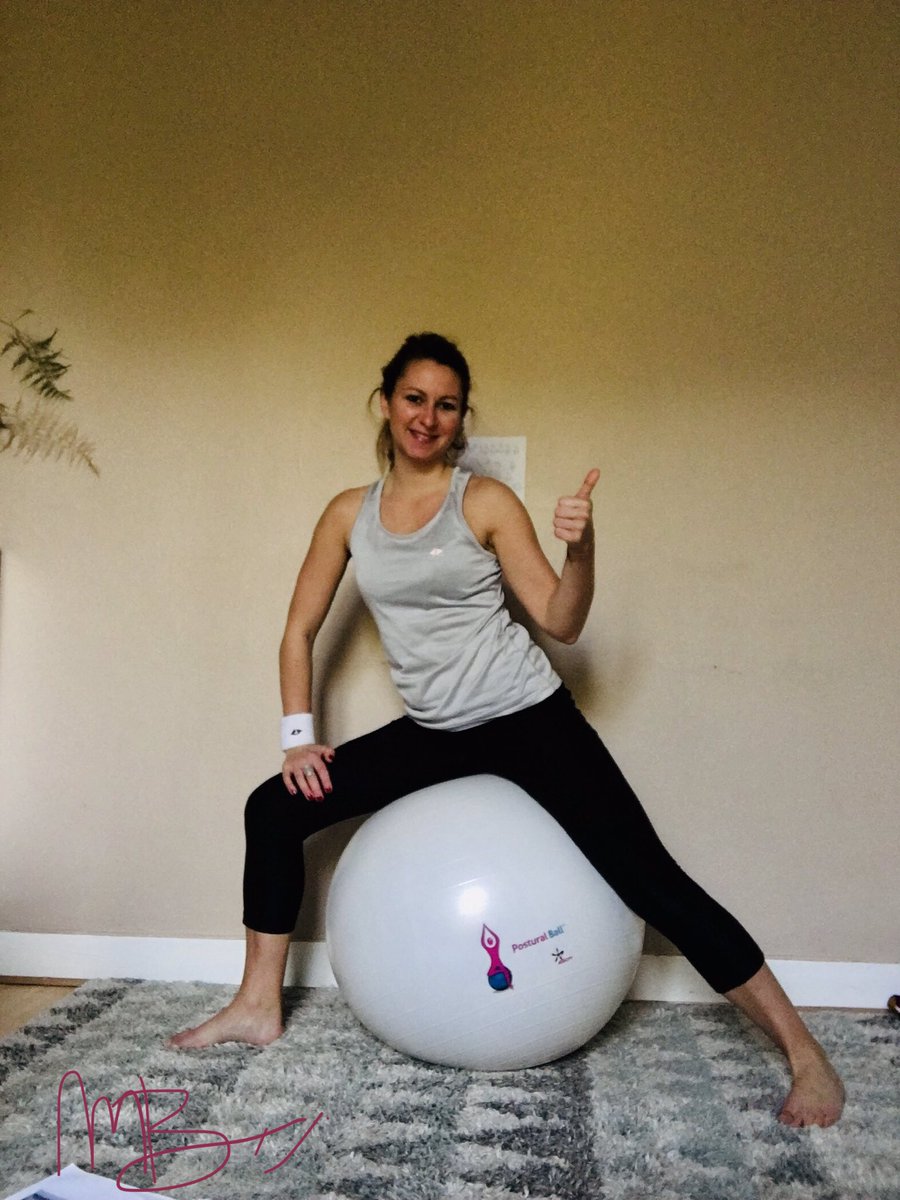 melaniebeaucher's tweet photo. [#PosturalBall] Je viens d’animer, en visio, mon cours de @PosturalBall pr de fidèles participantes sportives et #bienveillantes !🧘‍♀️Prendre soin de son corps &amp; de son esprit favorise forme &amp; vitalité ! #BienEtre #sport #santé #détente #relaxation #confinement2🙏🏻@frocq https://t.co/56MmrlJOPv