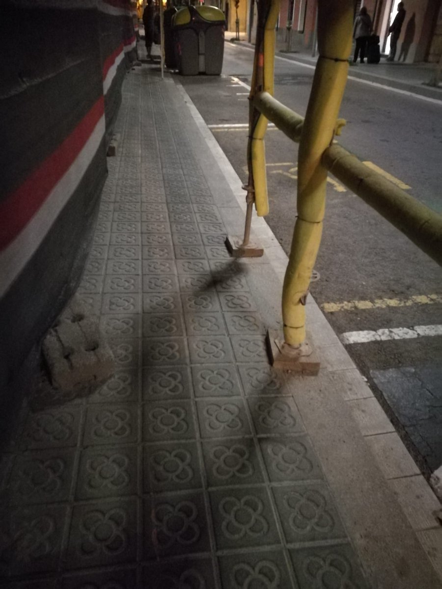 mvillarreal985's tweet photo. Una mostra més que l'urbanisme de la ciutat no acull a tothom. @DiversitatFPT #sharediversitas #diversitatFPT https://t.co/qFNoaF1uhE