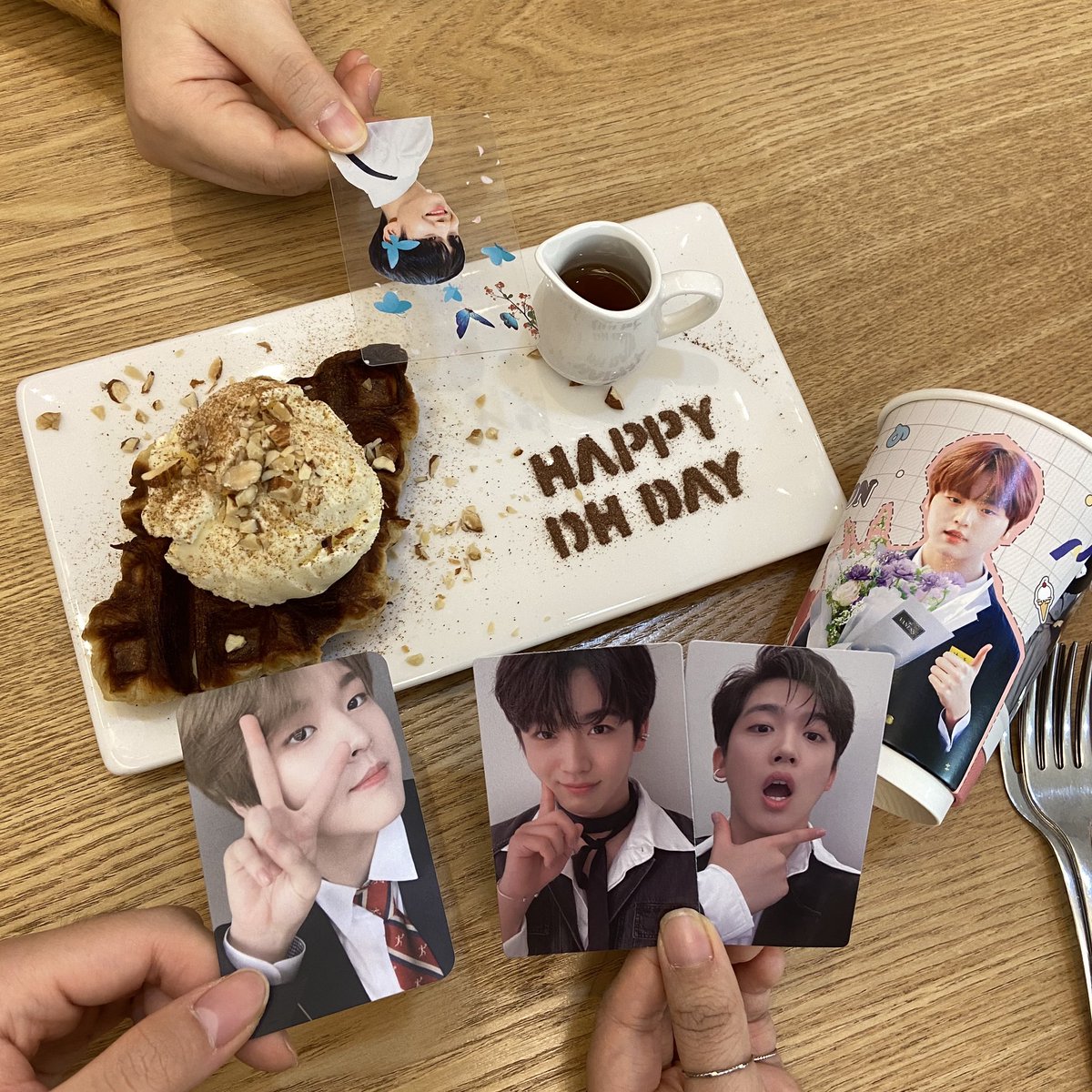 DoDoMom_hamzzi's tweet photo. 나와 돼지파티 해준 당신들깨 깊은 감사..
@YOH_990922 @chaechae_26 
#남도현_한입도_안줄래
구재재식당 현키친다함 넘 행복하게 먹음ㅜ
조만간 또 만나자😊
#결절떠않 https://t.co/jMnPRWyHKC